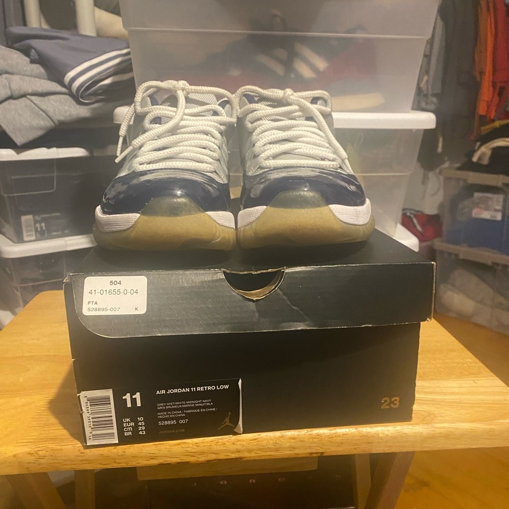 Jordan 11 Retro Low - Navy and White